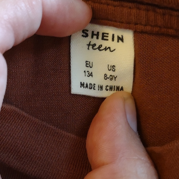 5/$25 Girls Los Angeles Cropped Shirt, Size 8-9 - Picture 2 of 2